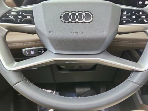 Used 2025 Audi Q6 e-tron Premium w/ Convenience Package image 40