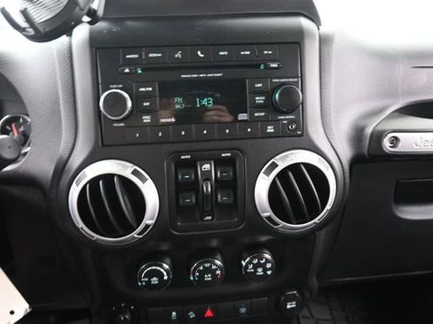Used 2013 Jeep Wrangler Unlimited Sahara w/ Dual Top Group AWD/4WD image 10