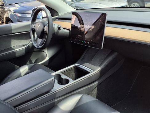 Used 2022 Tesla Model Y Performance AWD/4WD image 28