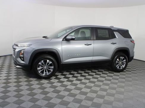 New 2026 Chevrolet Equinox LT image 2