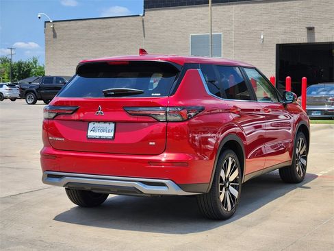 New 2025 Mitsubishi Outlander SE image 4