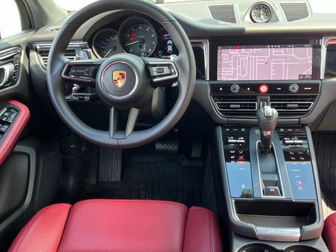 Certified 2026 Porsche Macan AWD/4WD image 16