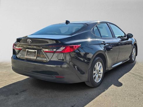 Used 2025 Toyota Camry LE AWD/4WD image 3