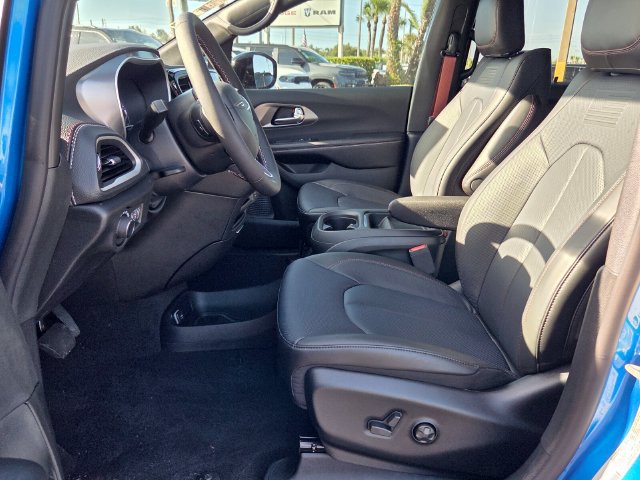 New 2027 Chrysler Pacifica Select FWD image 11