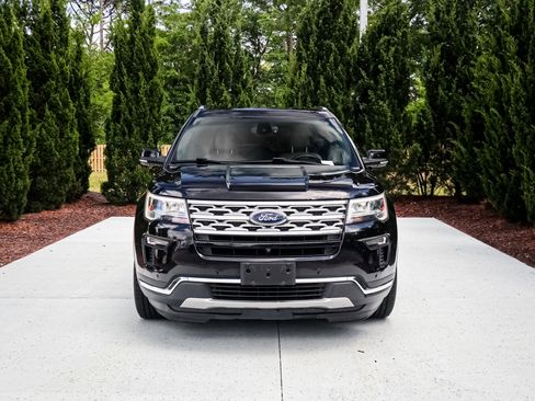 Used 2019 Ford Explorer Limited w/ Ford Safe & Smart Package FWD image 3