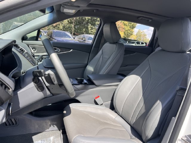 Used 2020 Lincoln Nautilus Reserve FWD image 13