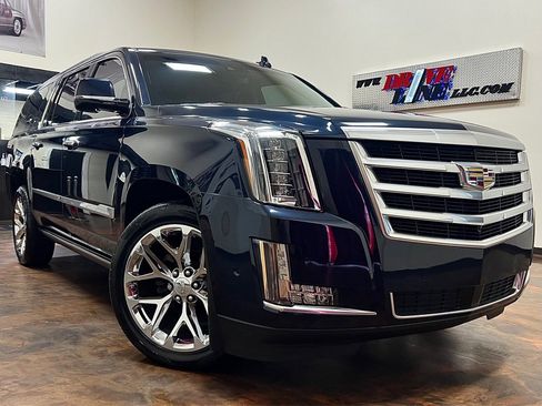 Used 2018 Cadillac Escalade ESV Premium Luxury AWD/4WD image 44