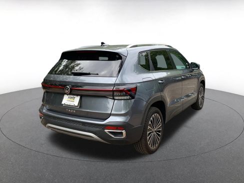 Used 2025 Volkswagen Taos SE image 7
