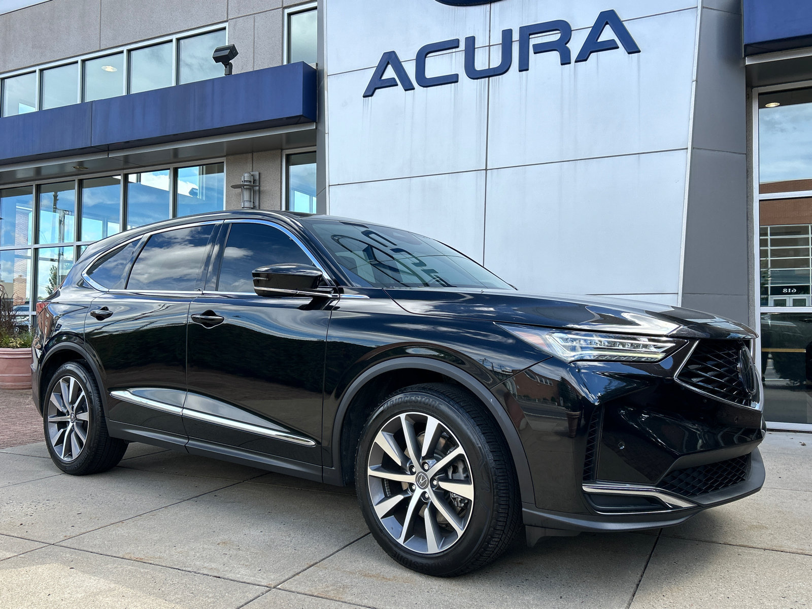 Certified 2025 Acura MDX w/ Technology Package AWD/4WD image 1
