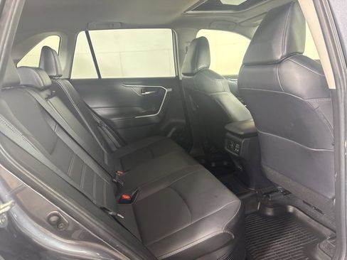 Used 2023 Toyota RAV4 XLE Premium image 5
