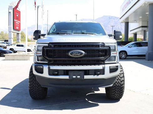 Used 2022 Ford F350 Lariat w/ Black Appearance Package AWD/4WD image 9