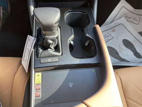 New 2025 Lexus ES 350 Ultra Luxury image 18