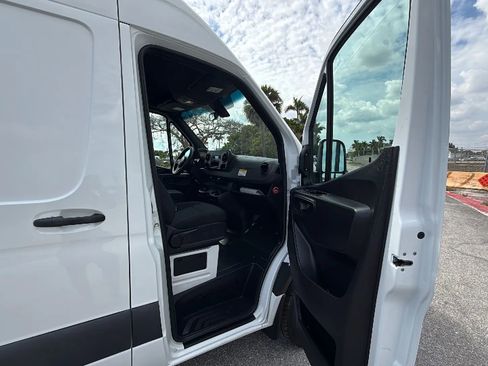 Used 2021 Mercedes-Benz Sprinter 3500 image 16