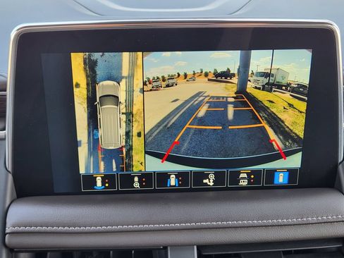 Certified 2023 Chevrolet Tahoe Z71 w/ Luxury Package AWD/4WD image 18