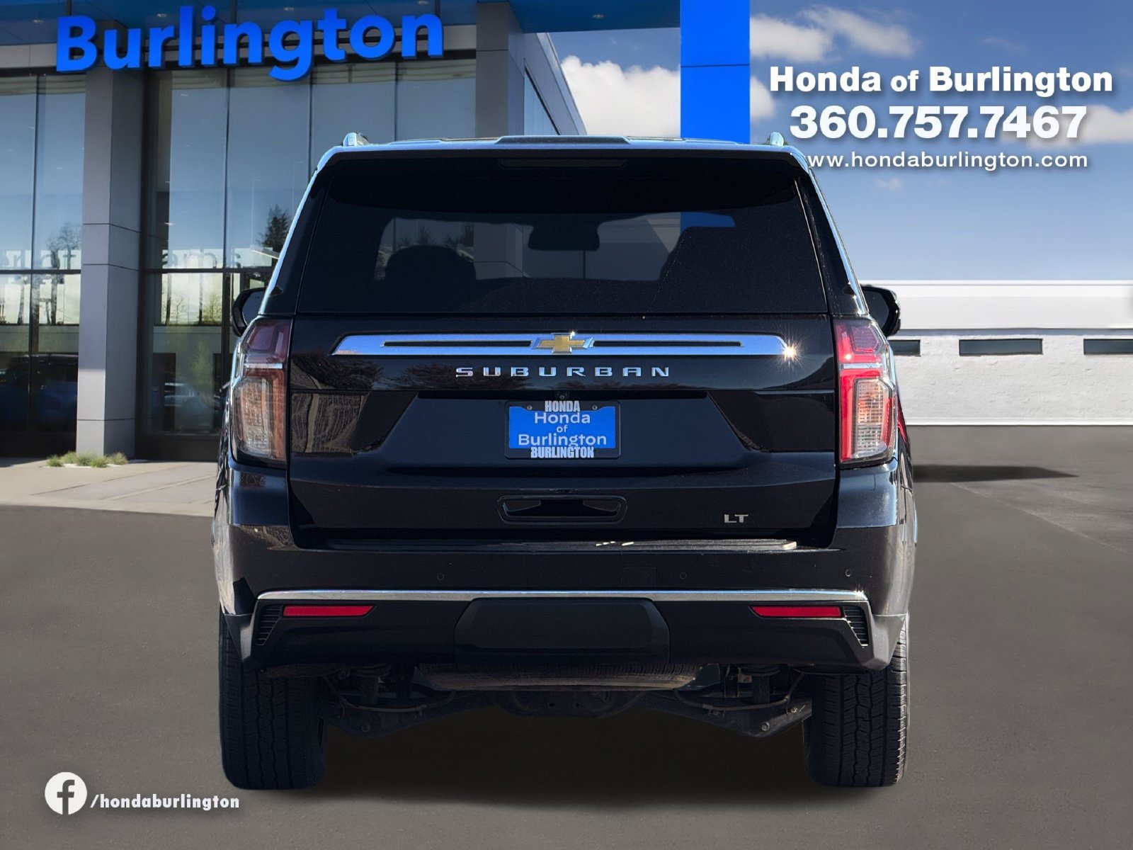 Used 2022 Chevrolet Suburban LT w/ LT Signature Plus Package AWD/4WD image 5