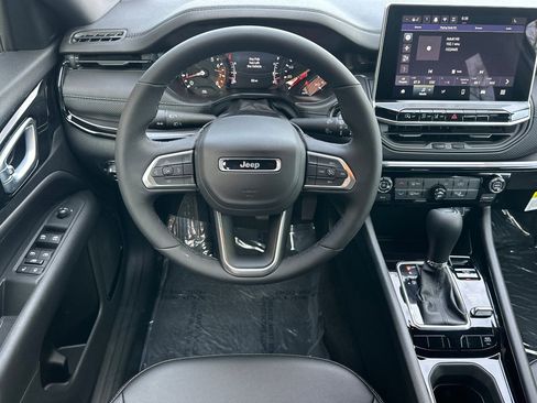 New 2026 Jeep Compass Latitude image 13