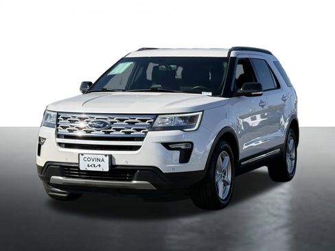 Used 2018 Ford Explorer XLT w/ Equipment Group 202A image 4