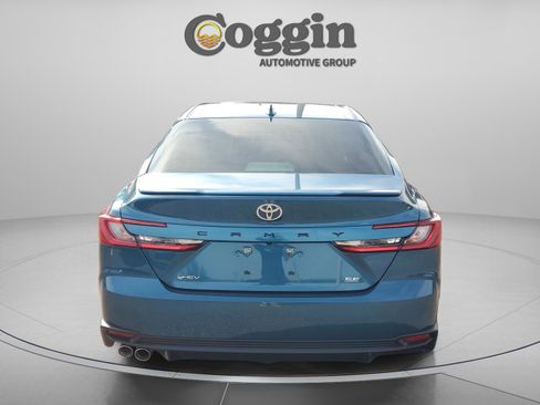 Used 2025 Toyota Camry SE image 4