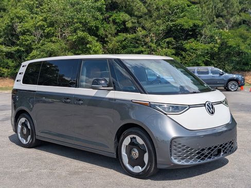 Used 2025 Volkswagen ID. Buzz Pro S Plus RWD image 11