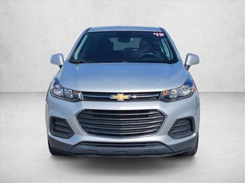 Used 2019 Chevrolet Trax LS image 2