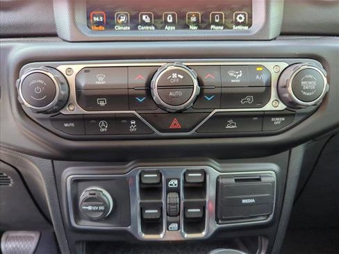 Used 2020 Jeep Gladiator Overland w/ Popular Equipment Package image 19