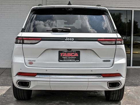 Used 2023 Jeep Grand Cherokee Overland w/ Luxury Tech Group IV AWD/4WD image 9