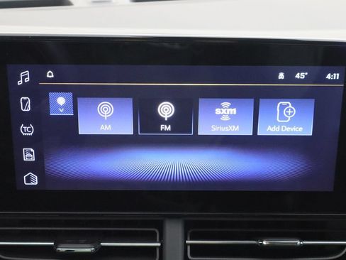 Used 2025 Chevrolet Trax LT FWD image 29