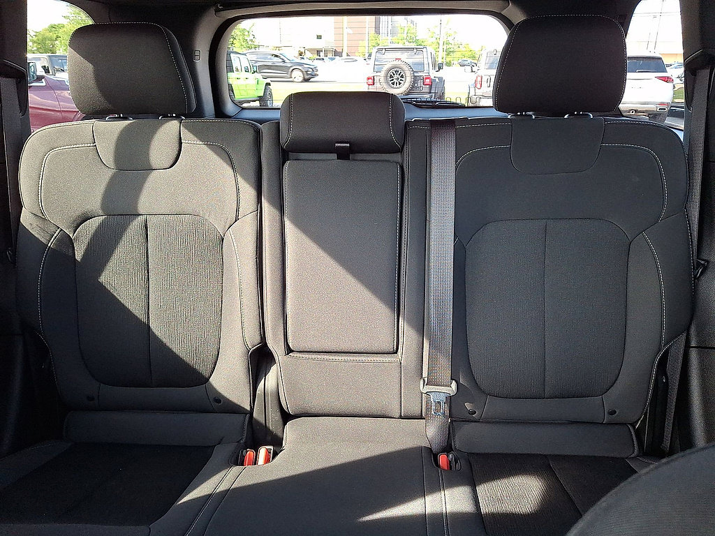 Used 2024 Jeep Grand Cherokee Laredo X AWD/4WD image 13
