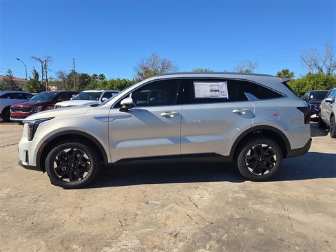 New 2026 Kia Sorento S image 4