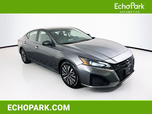 Used 2024 Nissan Altima 2.5 SV image 1