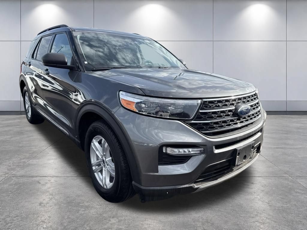 Used 2023 Ford Explorer XLT w/ Equipment Group 202A RWD image 3