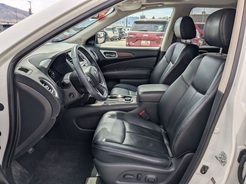 Used 2018 Nissan Pathfinder Platinum AWD/4WD image 26