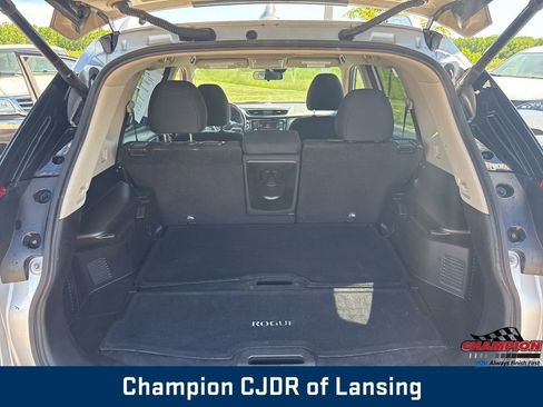 Used 2019 Nissan Rogue SV FWD image 17