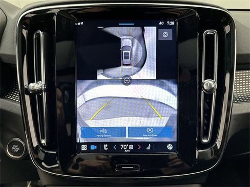 Certified 2025 Volvo XC40 B5 Plus image 17