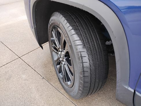 Used 2023 GMC Acadia SLE w/ Driver Convenience Package image 26