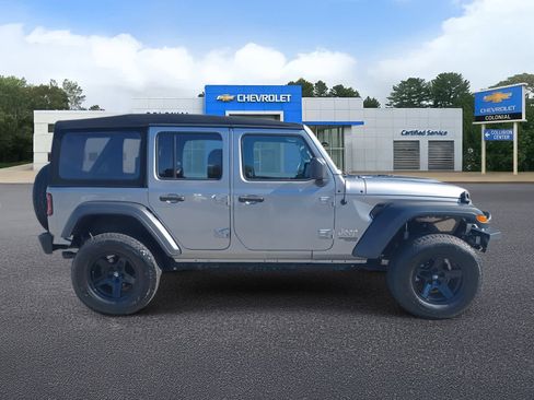 Used 2019 Jeep Wrangler Unlimited Sport S image 3