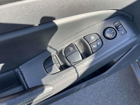 Used 2024 Nissan Altima 2.5 SV image 17