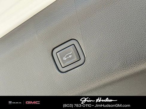 Used 2024 Buick Enclave Avenir w/ Avenir Technology Package image 18