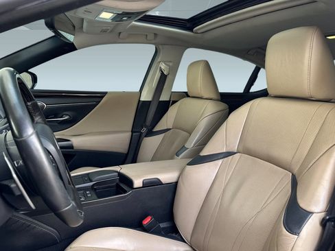 Used 2019 Lexus ES 300h image 5