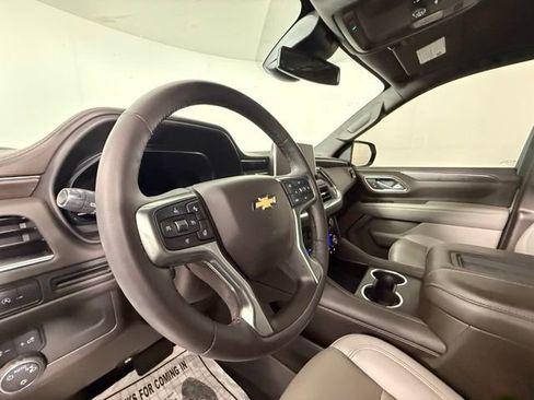 Used 2024 Chevrolet Tahoe LT w/ Luxury Package RWD image 4