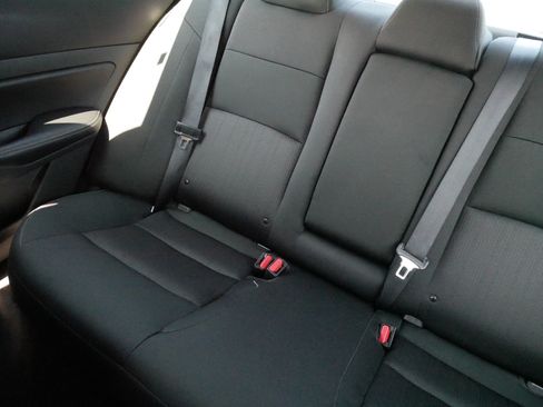Used 2024 Nissan Altima 2.5 SV FWD image 12