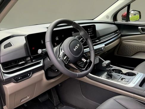 New 2026 Kia Carnival FWD image 7