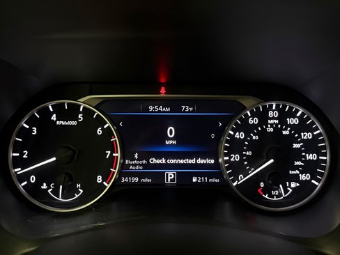 Used 2025 Nissan Sentra SR w/ SR Premium Package FWD image 22