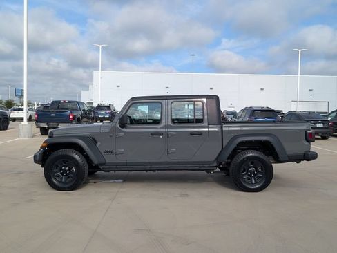 Used 2022 Jeep Gladiator Sport w/ Trailer Tow Package AWD/4WD image 3