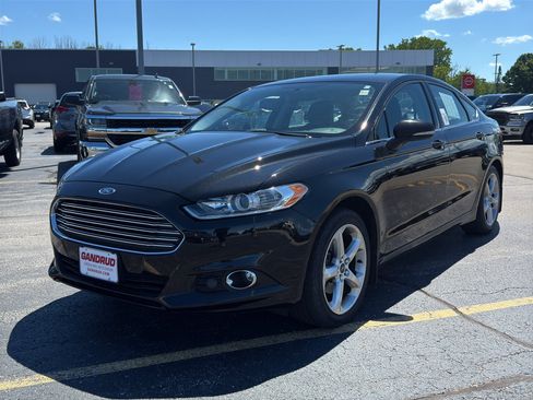 Used 2015 Ford Fusion SE w/ Equipment Group 201A FWD image 2