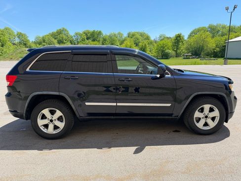 Used 2011 Jeep Grand Cherokee Laredo AWD/4WD image 4
