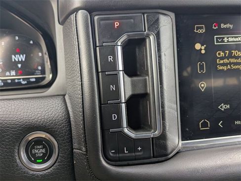 Used 2022 GMC Yukon XL Denali image 16