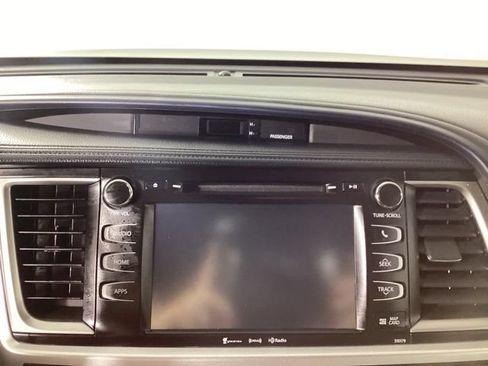 Used 2018 Toyota Highlander XLE AWD/4WD image 18