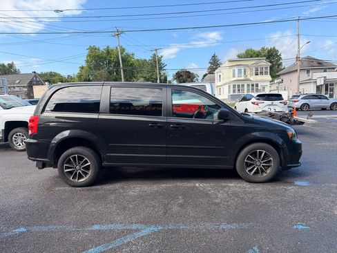 Used 2015 Dodge Grand Caravan SE w/ Quick Order Package 29E SE FWD image 5