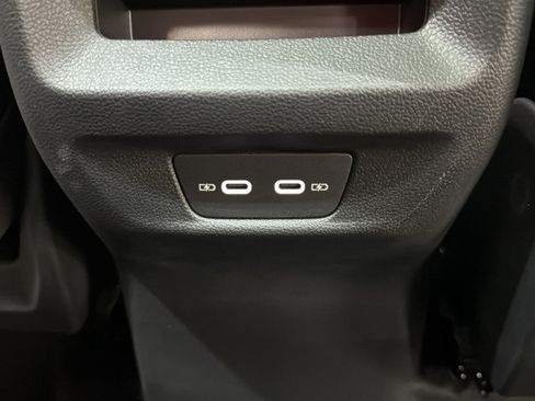 Certified 2025 Volkswagen Tiguan SE R-Line AWD/4WD image 32